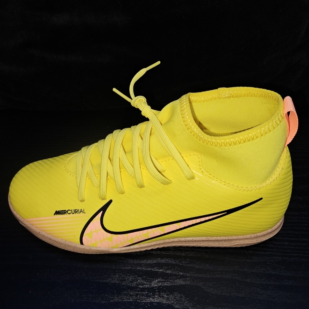 Nike Kids' Mercurial Superfly 9 Club Indoor Soccer Shoes 5.5